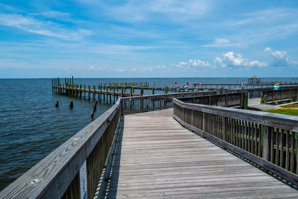 Duck boardwalk by the ocean